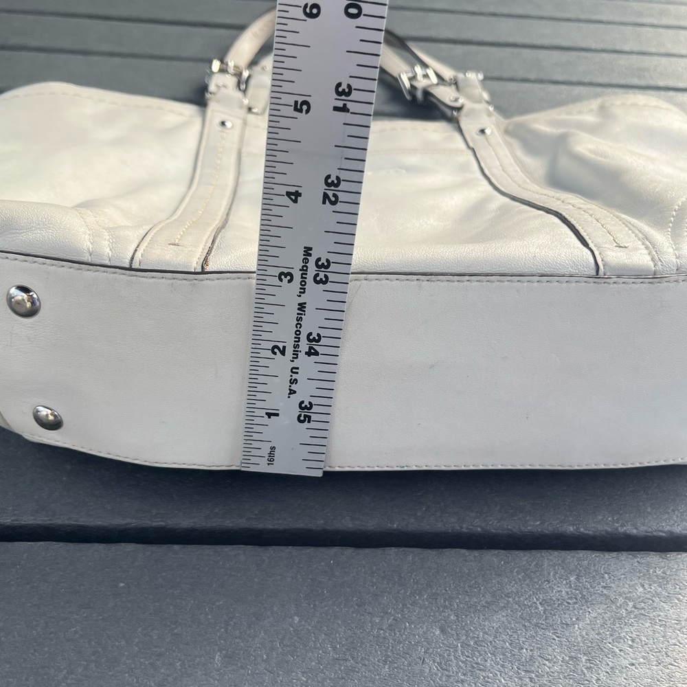 Coach; White Leather Tote; Fuchsia/Hot Pink Interior; Duel Handles; 16x3x10in - Picture 4 of 14